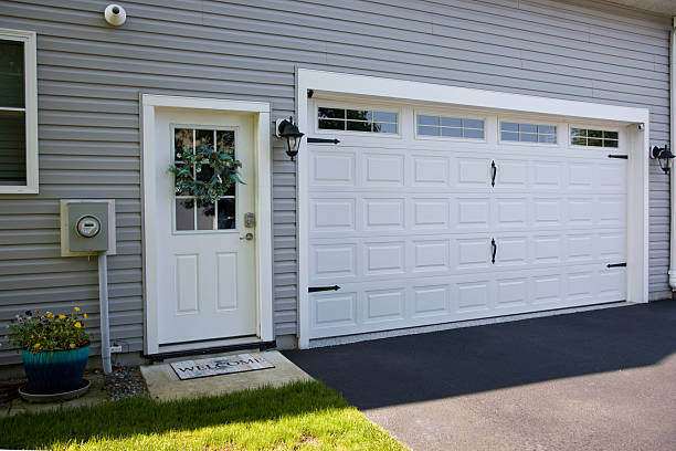 24/7 Emergency Garage Door Panel Replacement experts in Throop, PA